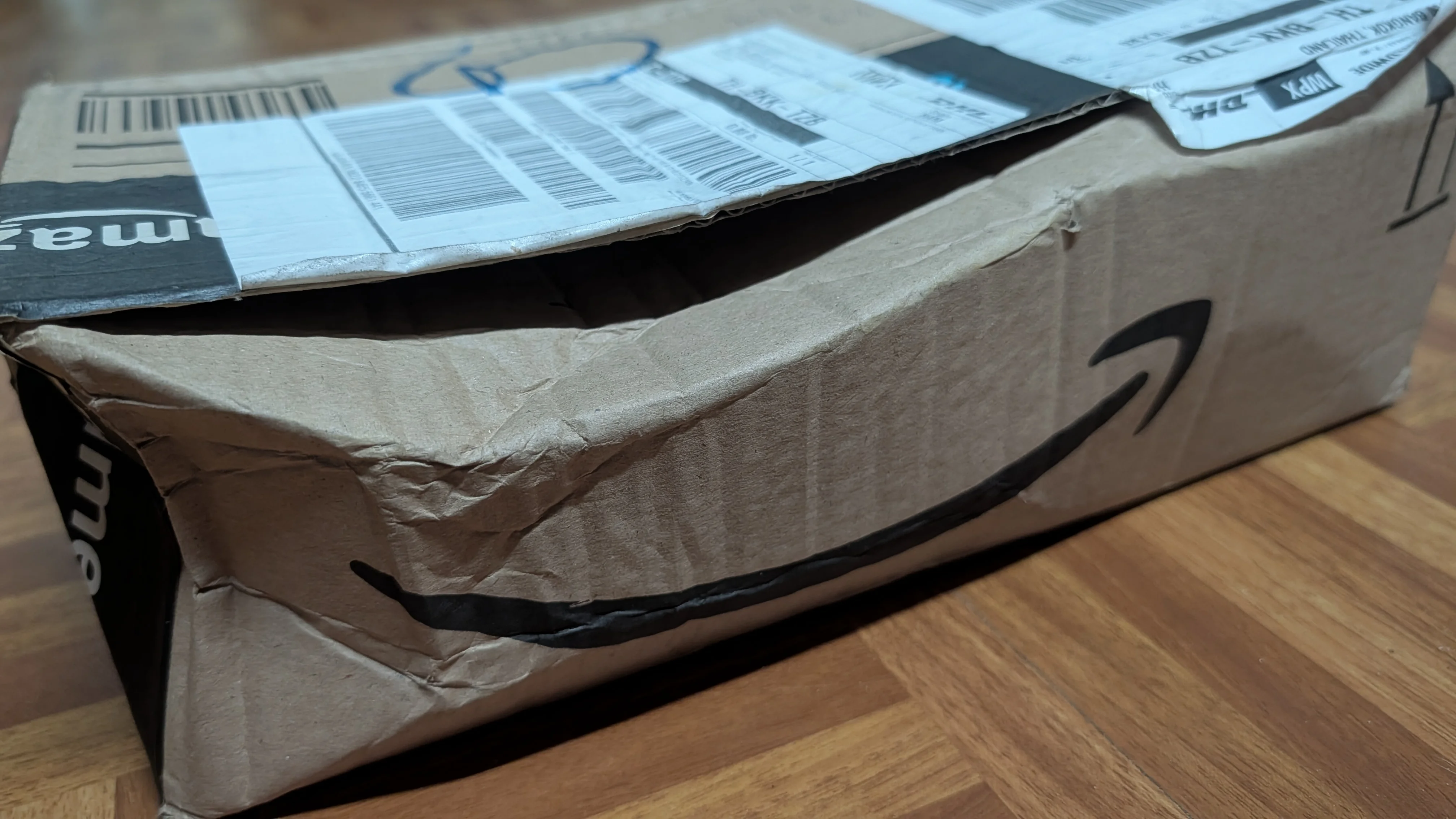 กล่องพัสดุจาก Amazon.it